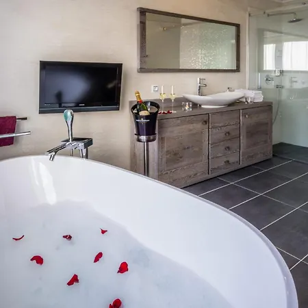 Wellness V Nebi Hotell 5*