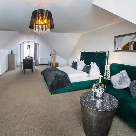 Hotell Wellness V Nebi Kořenov